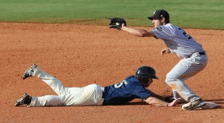 Chris Taylor fields a throw at 2B during Wednesday's doubleheader.